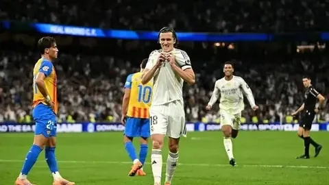 [图]沃特福德1-2负于曼城，多库努内斯关键进球助力晋级联赛杯